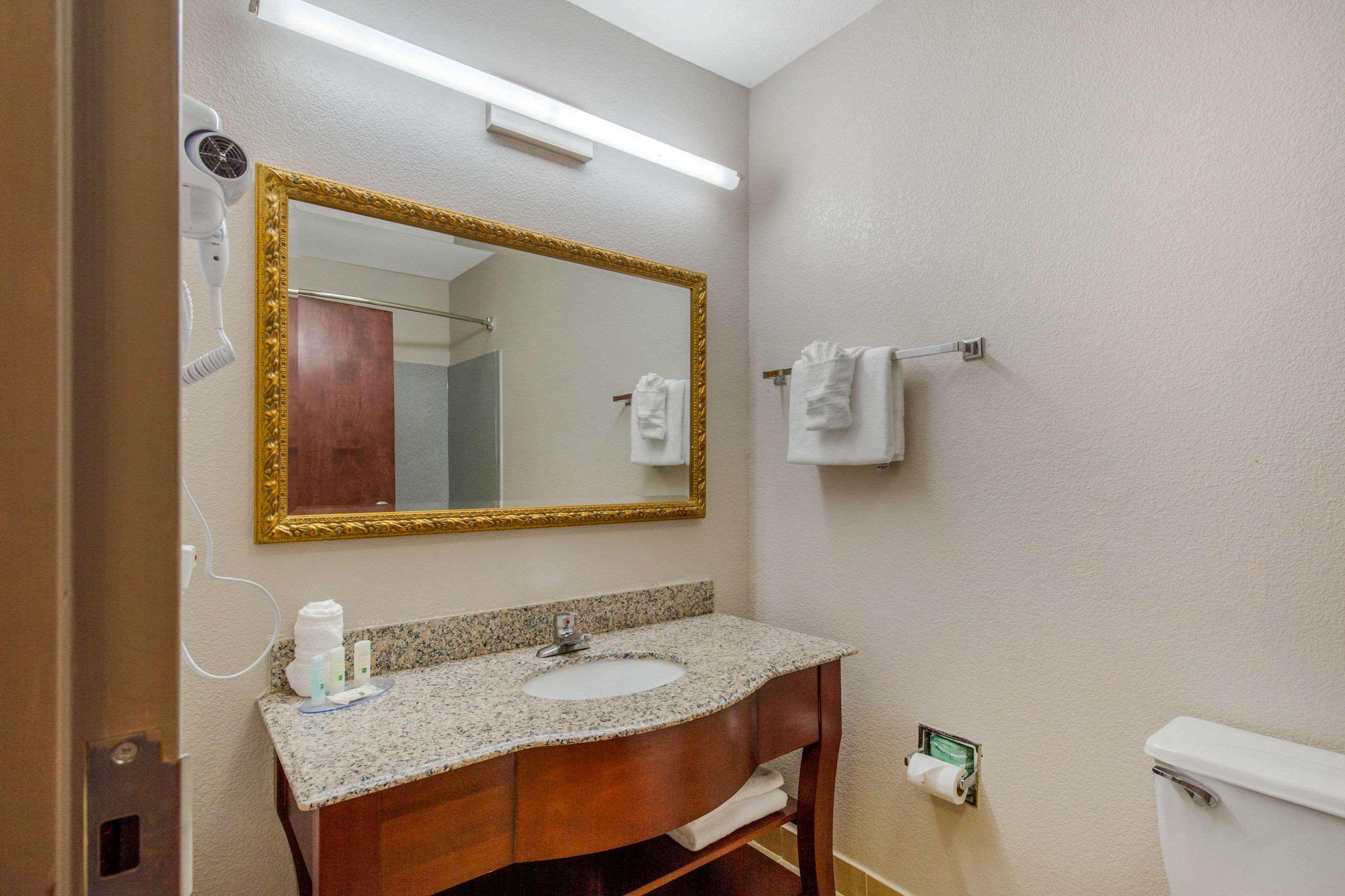 Quality Inn And Suites Port Arthur Nederland Buitenkant foto