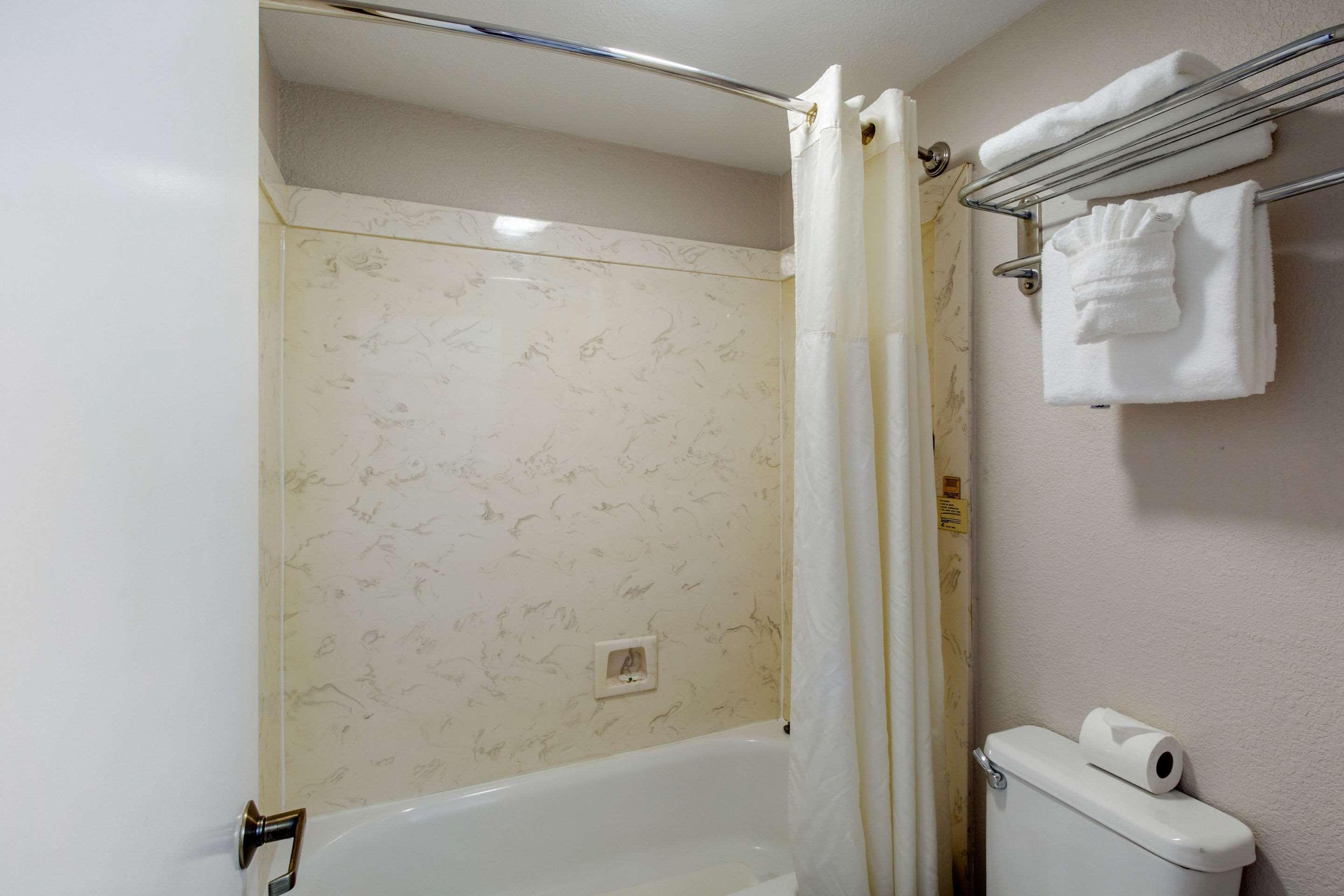 Quality Inn And Suites Port Arthur Nederland Buitenkant foto
