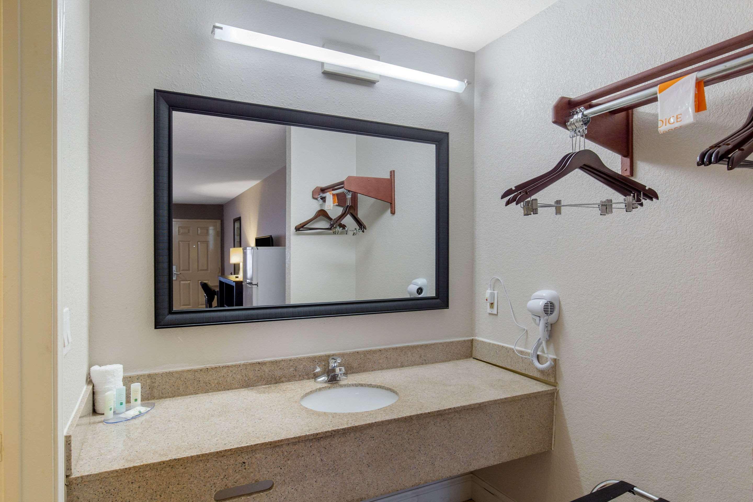 Quality Inn And Suites Port Arthur Nederland Buitenkant foto