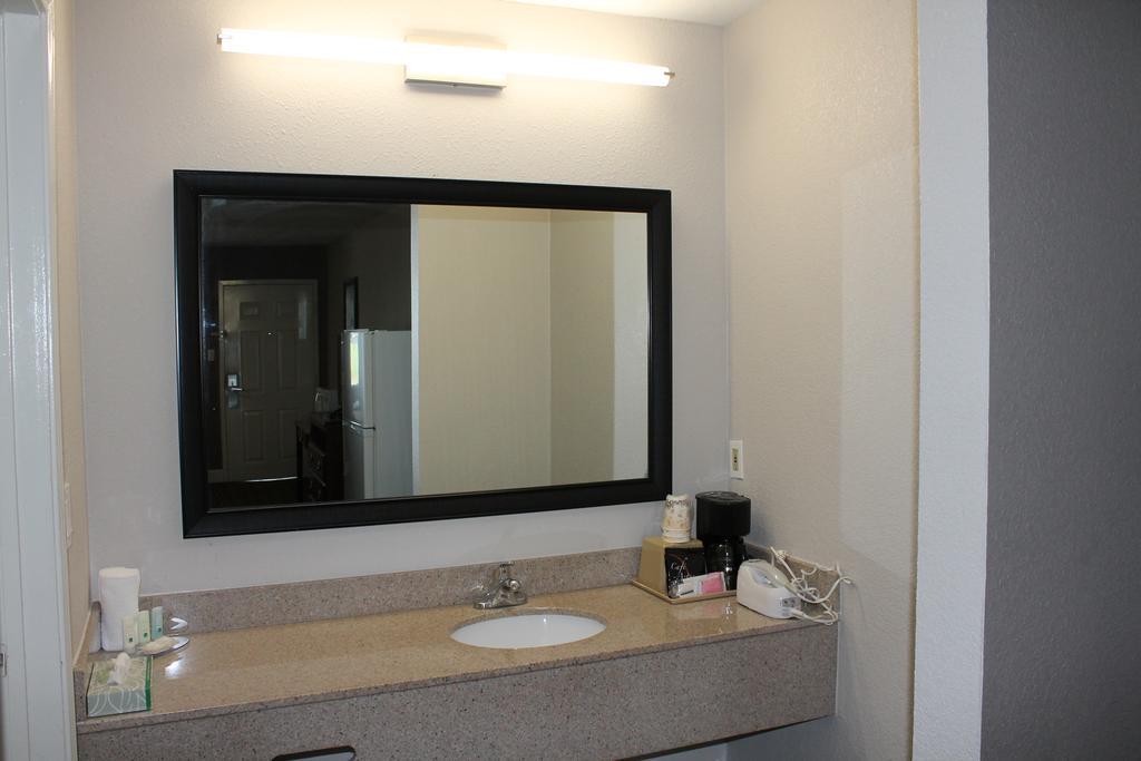 Quality Inn And Suites Port Arthur Nederland Buitenkant foto