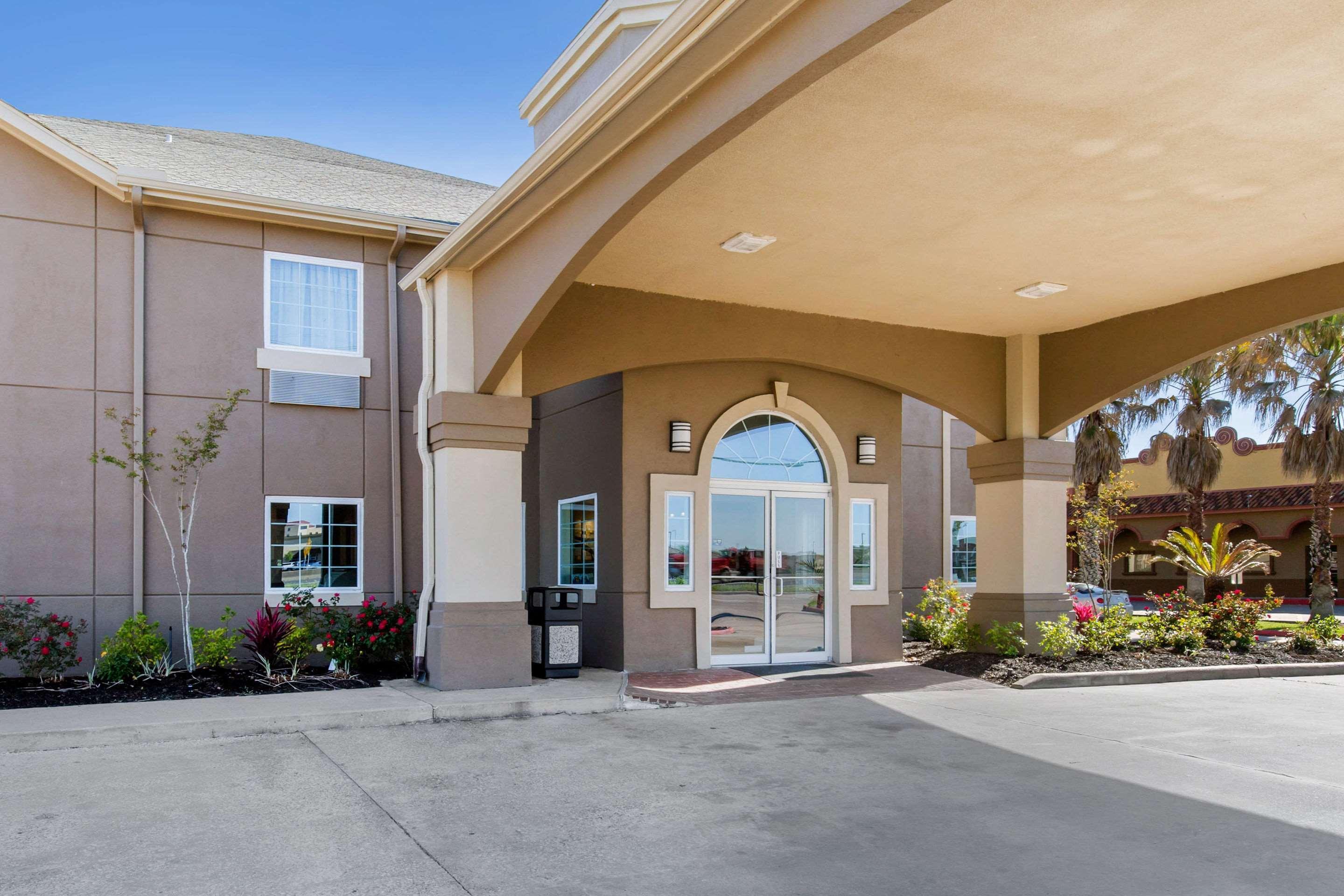 Quality Inn And Suites Port Arthur Nederland Buitenkant foto